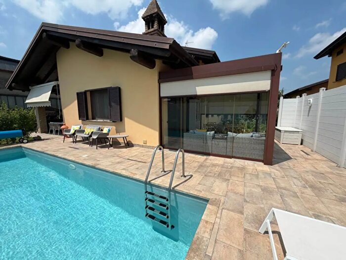 Casa con 6 locali in vendita in Mortara