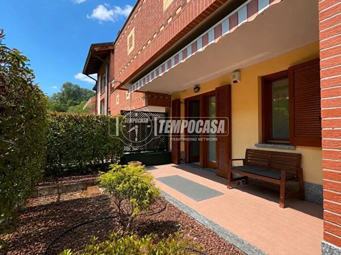 Appartamento trilocale in vendita in Via Privata dei Pini, Calco