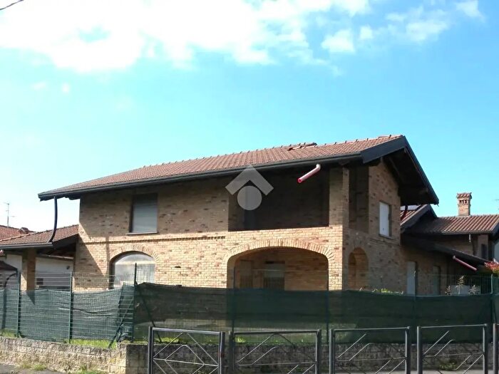 Casa quadrilocale in vendita in Via Lazzaretto, Origgio