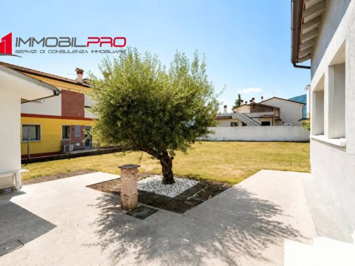 Casa con 6 locali in vendita in Via Trieste, Zane'