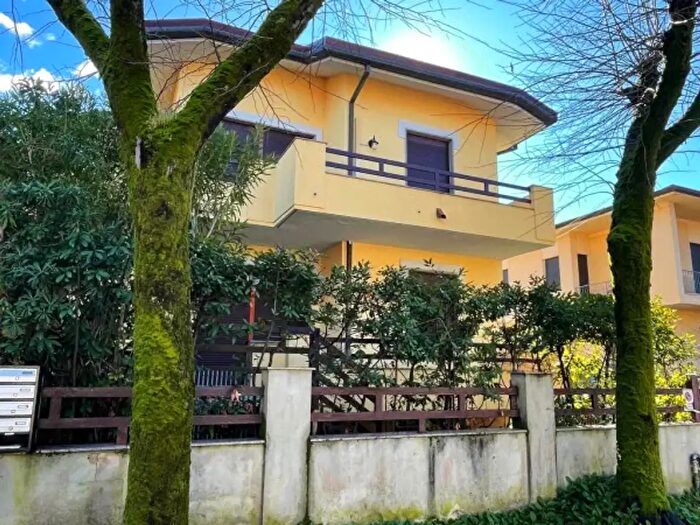 Appartamento quadrilocale in vendita in Via Giuseppe Zolezzi, Massa