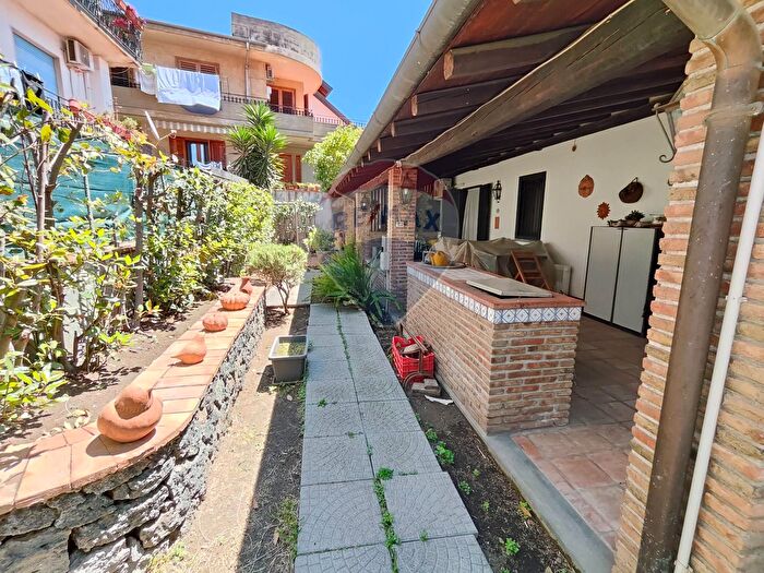 Casa con 7 locali in vendita in Via Poggio del Lupo, Misterbianco