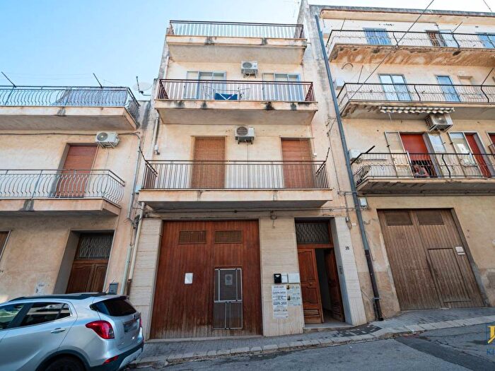 Appartamento trilocale in affitto in Via Fratelli Cervi, Centro, Comiso