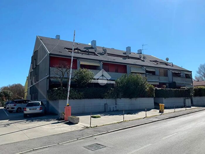 Appartamento trilocale in vendita in Via Castellari, Resana