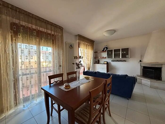 Casa quadrilocale in vendita in Piazza Guido Rossa, Morro DOro