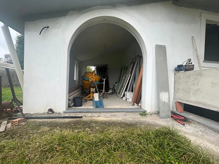 Casa con 8 locali in vendita in Camaiore