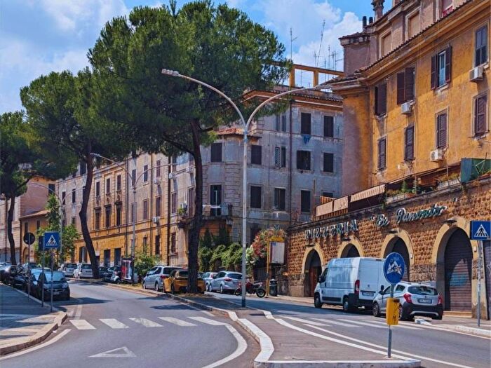 Appartamento quadrilocale in affitto in Via Enrico Cravero, Garbatella, Roma