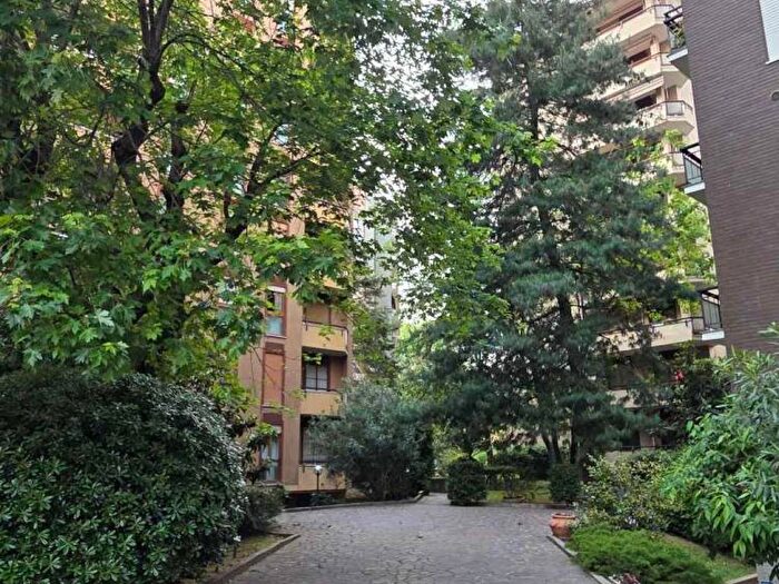 Casa con 5 locali in affitto in Viale Legioni Romane, Bande Nere, Milano