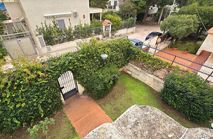 Casa con 6 locali in vendita in Viale Aurelio Lucio Manfredonia Zona Siponto, Manfredonia