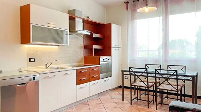 Appartamento trilocale in vendita in Via Bondenese Cento Ferrara Frazioni Nord, Cento