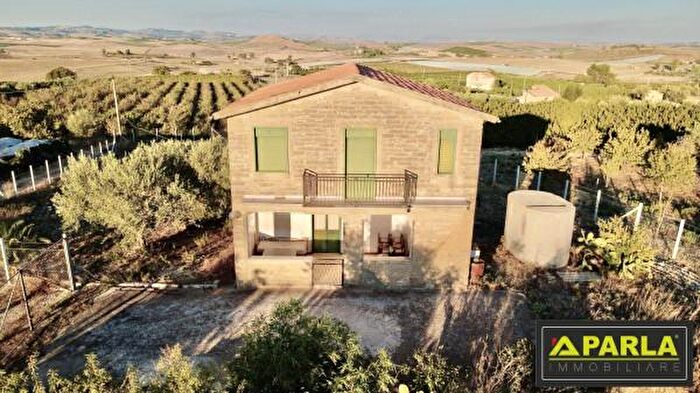 Casa con 5 locali in vendita in Via Edmondo De Amicis, Canicatti