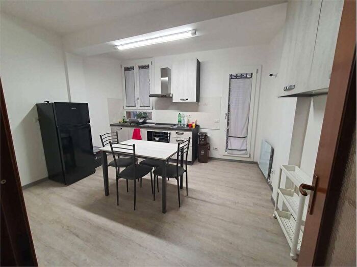 Appartamento con 6 locali in affitto in Centro Storico, Modena