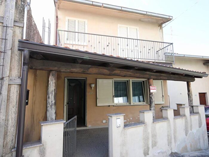 Casa con 5 locali in affitto in Via Libertà, Centro, Montalbano Elicona