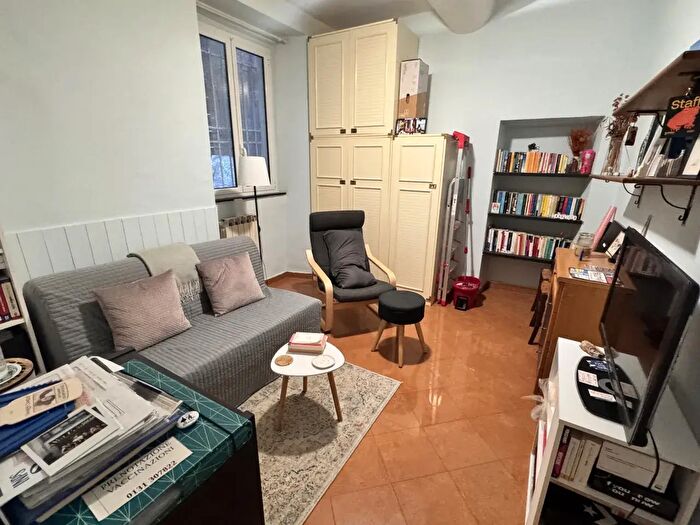 Appartamento trilocale in affitto in Vico Vegetti, Genova