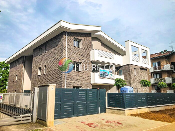 Appartamento trilocale in vendita in Via Cilea, Cinisello Balsamo