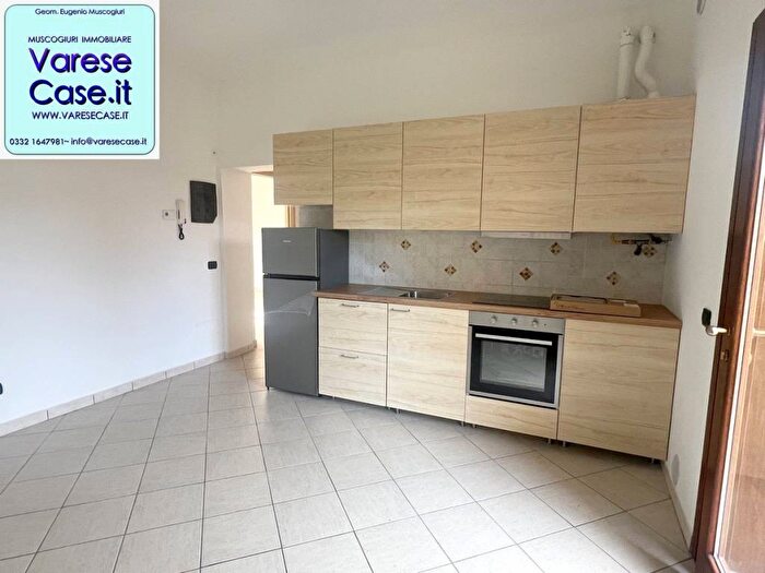 Appartamento bilocale in affitto in Via della Fontana, Centro, Casciago