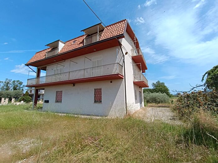 Appartamento con 9 locali in vendita in Atessa