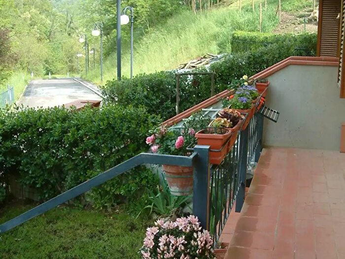 Appartamento trilocale in vendita in Via Salvo dAcquisto, Londa