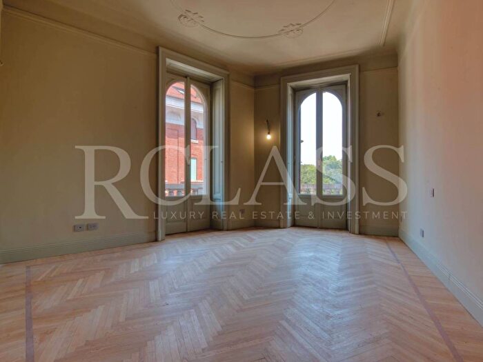 Appartamento trilocale in affitto in Via Garigliano, Isola, Milano