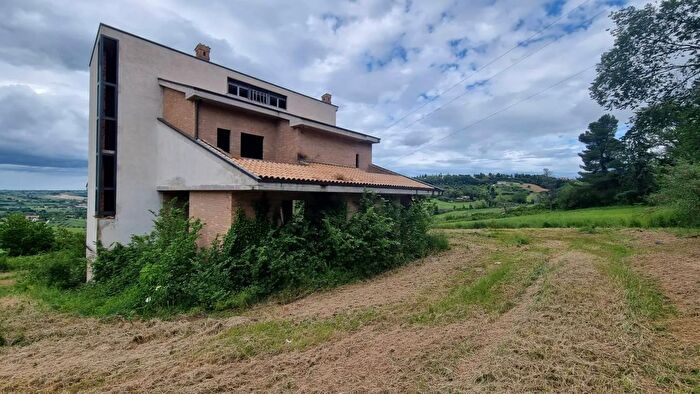 Casa con 10 locali in vendita in Indirizzo Strada Provinciale Rotelli, Macerata