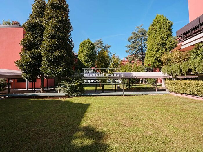 Appartamento con 5 locali in vendita in Zona Buon Pastore, Modena
