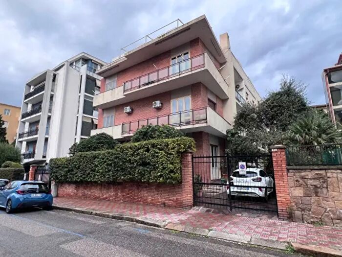 Appartamento trilocale in affitto in Via Giuseppe Sanna Randaccio, Cagliari