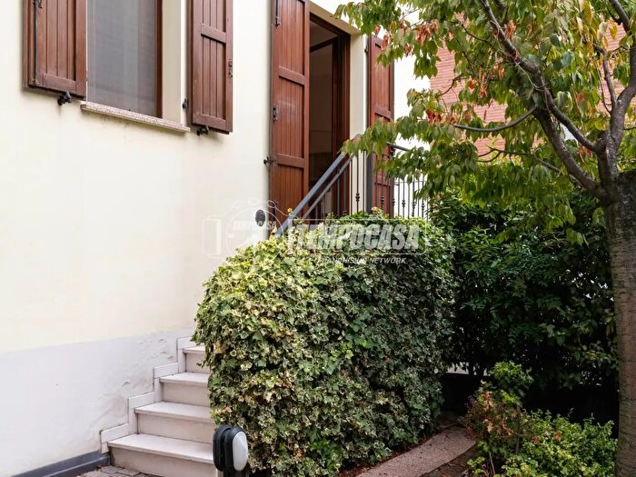Appartamento con 5 locali in vendita in Castellarano