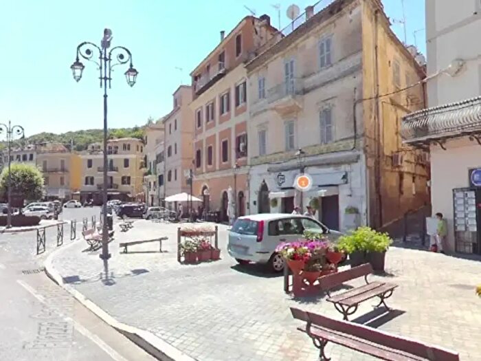 Appartamento trilocale in affitto in Piazza Giuseppe Garibaldi, Montecompatri