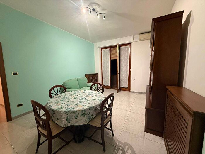 Appartamento trilocale in affitto in Via Pietro Teulié, Bocconi, Milano