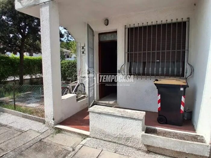 Appartamento trilocale in vendita in Viale Alpi Orientali Sud Lido di Pomposa, Comacchio