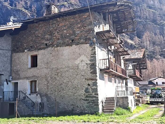 Casa con 10 locali in vendita in Frazione Voueces, Ollomont