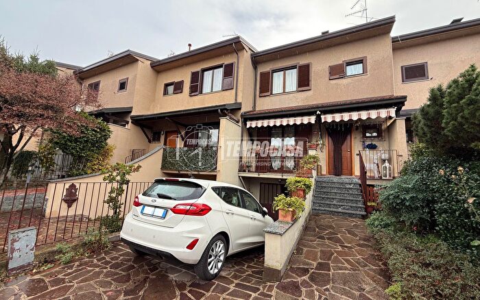 Casa quadrilocale in vendita in Via Antonio Fogazzaro, Busto Garolfo