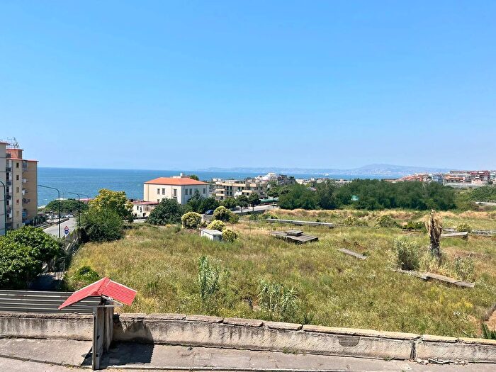 Appartamento con 5 locali in vendita in Via degli Incisori, Torre Del Greco