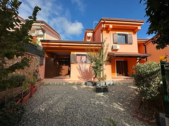 Casa quadrilocale in vendita in Via San Lorenzo, Cerisano