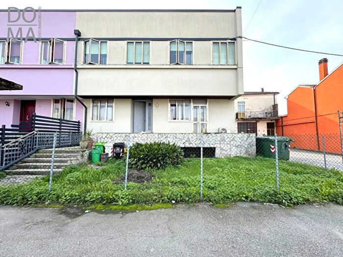 Casa con 12 locali in vendita in Loreo