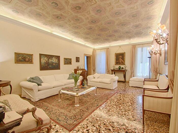 Appartamento quadrilocale in affitto in Santi Giovanni e Paolo Santa Maria Formosa, Venezia