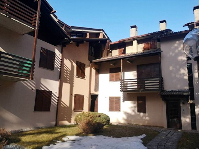 Appartamento trilocale in affitto in Via Papa Giovanni XXIII, Centro, Castione della Presolana