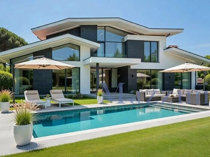 Casa con 11 locali in vendita in Via SantElme, Forte Dei Marmi