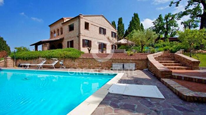 Casa con 6 locali in vendita in Via Ugo Foscolo, Terre Roveresche