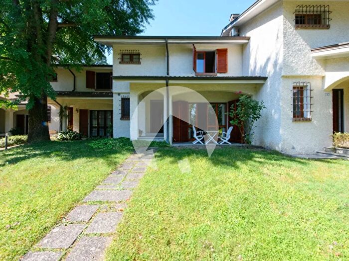 Casa con 9 locali in vendita in Via Guido De Ruggiero, Reggio Emilia