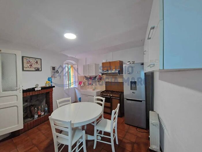 Casa con 6 locali in vendita in Via Ruffini, Badalucco