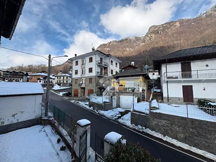 Appartamento bilocale in affitto in Via Mottera, Chialamberto