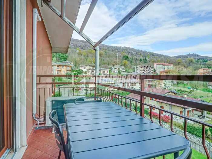 Appartamento trilocale in vendita in Gavirate