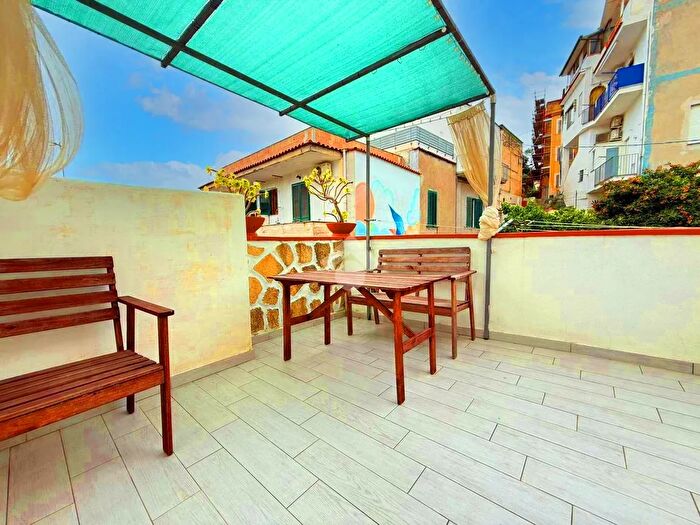 Appartamento trilocale in vendita in Via Giovanni da Procida, Monte Di Procida