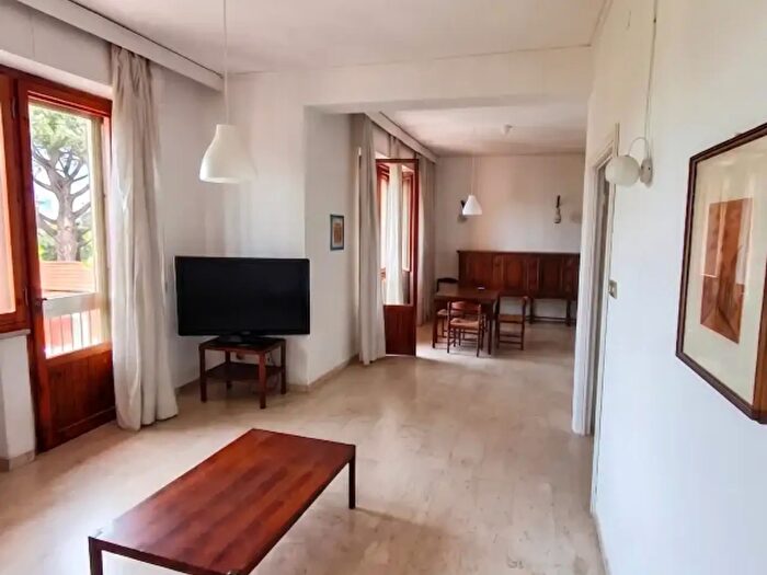Appartamento con 12 locali in vendita in Via Quinto Settano, Siena