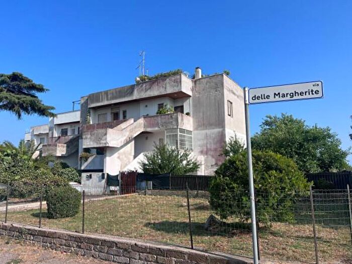 Appartamento trilocale in vendita in Via delle Margherite, Santa Marinella