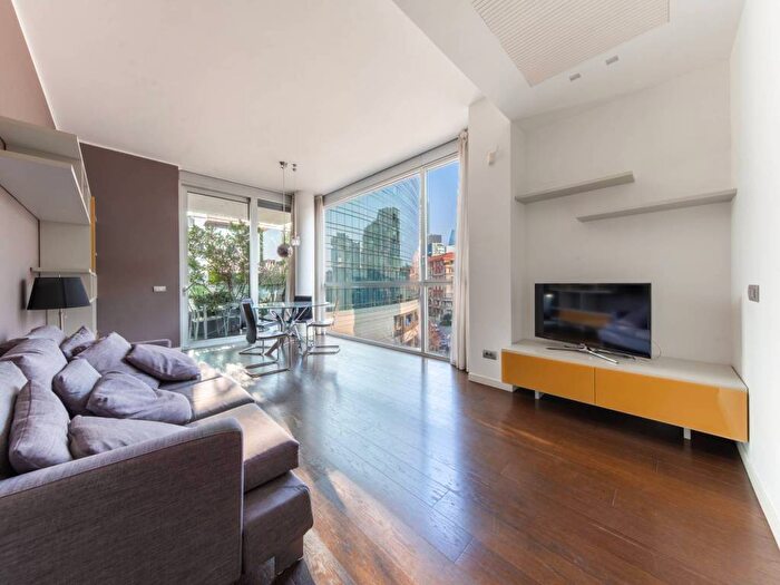 Appartamento trilocale in affitto in Via Vincenzo Capelli, Garibaldi Corso Como, Milano