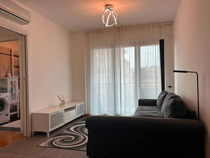 Appartamento bilocale in affitto in Via Alfredo Cappellini, Centrale, Milano