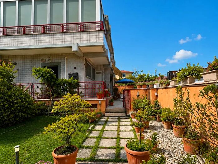 Appartamento quadrilocale in vendita in Via della Pisana, Roma
