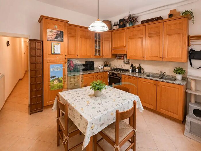 Appartamento trilocale in vendita in Siena
